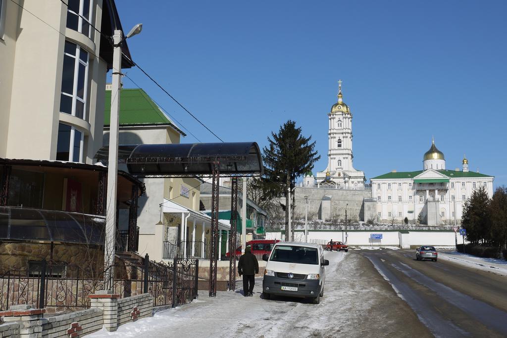 Optima Pochayiv Hotel Почаив Екстериор снимка